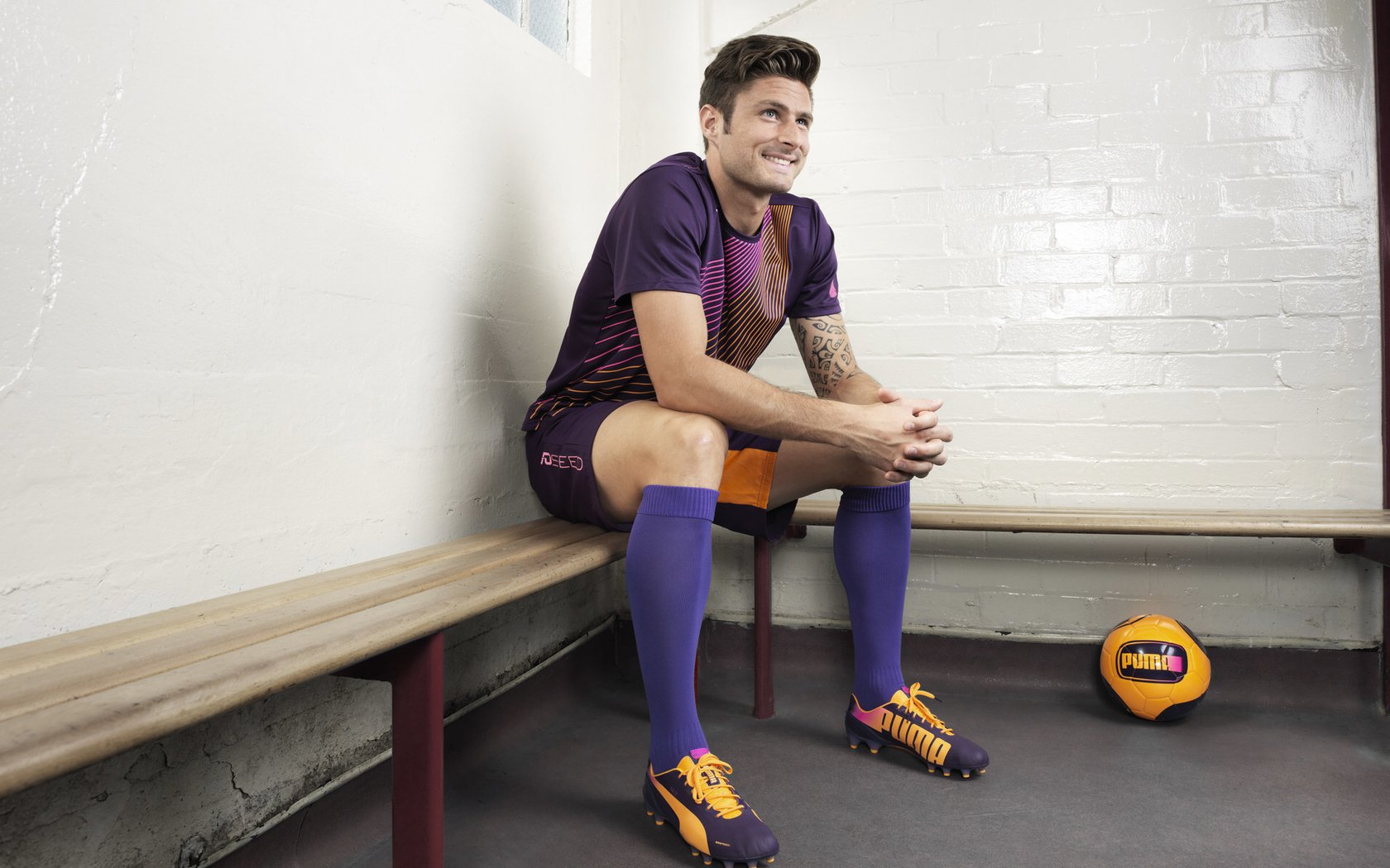 哈兰德的进阶表现显示出其不仅是射手更具战术适应力,哈兰德射门